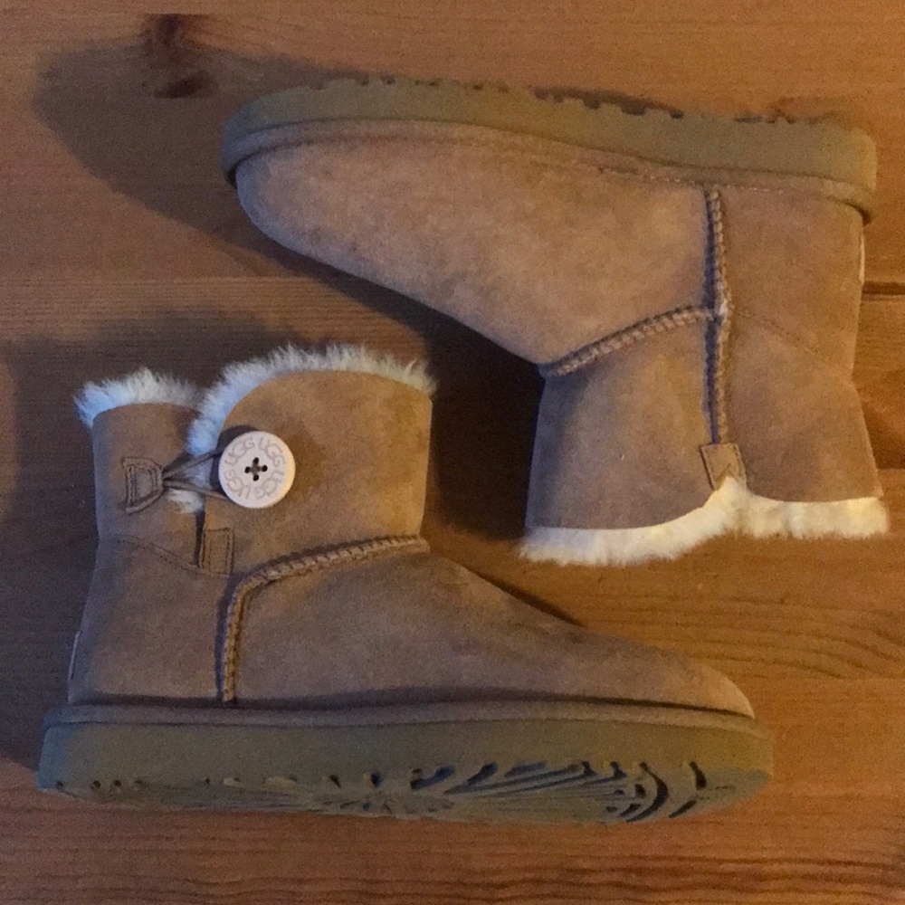 UGG Women's Mini Bailey Button II Boot